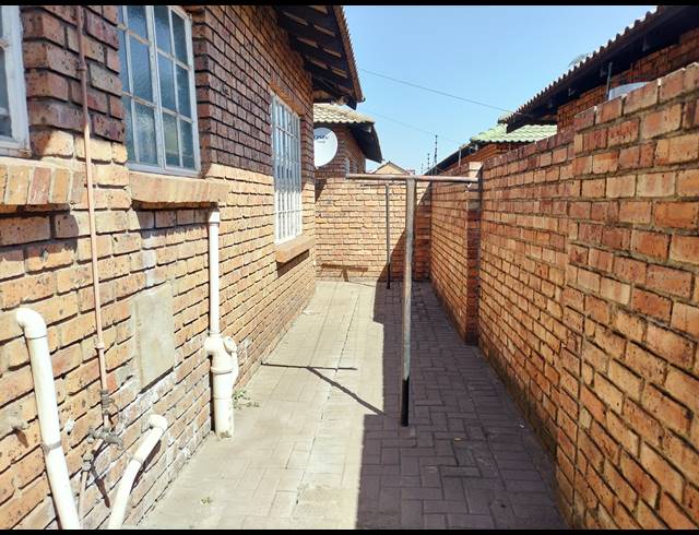 2 BEDROOM FREEHOLD FOR SALE IN WITBANK EXT 10
